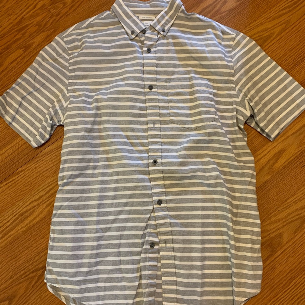 Old Navy Men’s M shirt. Never worn